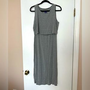 Seraphine nursing dress size 8 but fits a more like a 4